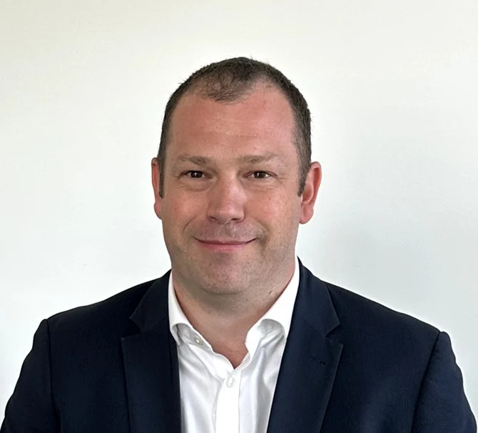Dr Stephen Lambert